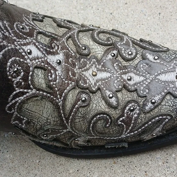 Corral Studded Leather Western Boot Sz 9.5 GUC